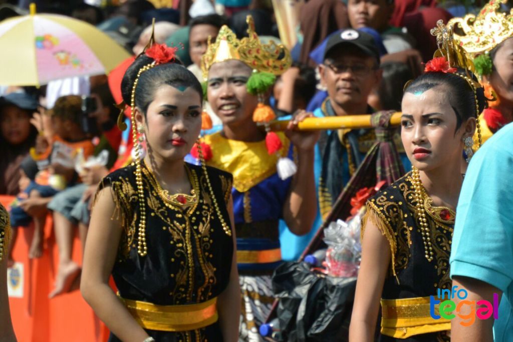 Pawai HUT RI ke-71 di Kota Tegal 2 s
