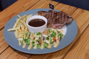 Steak, Salah Satu Menu Andalan di Sini