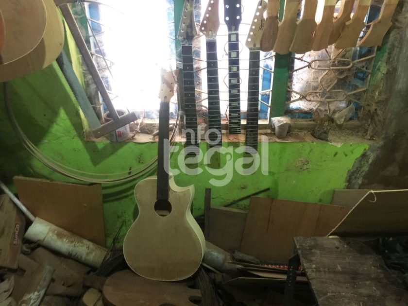 Proses pembuatan perbagian gitar