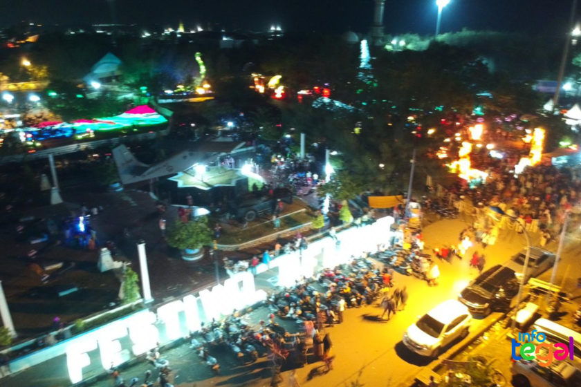 Pantai Alam Indah Tegal Dipenuhi Lampion Dan Air Mancur