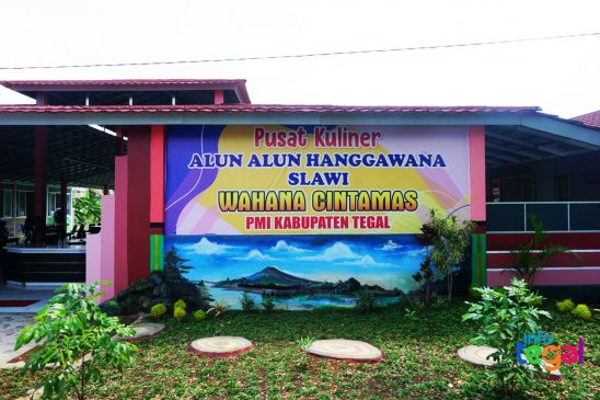 Pusat Kuliner Alun-alun Hanggawana Slawi